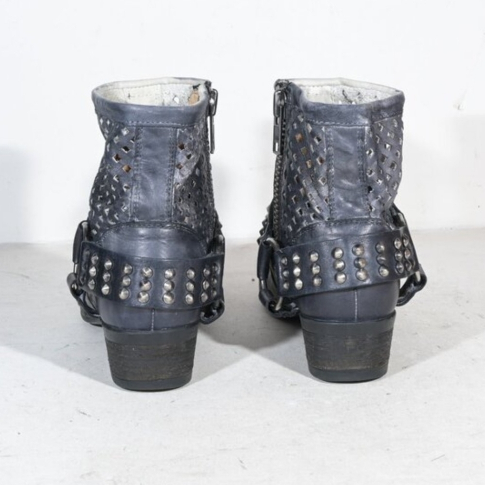 🦋LOVED STUD BOOTIES - Picture 15 of 16